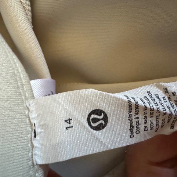 Lululemon Softstreem High Rise shorts 4” light ivory size 14 - Picture 3 of 3
